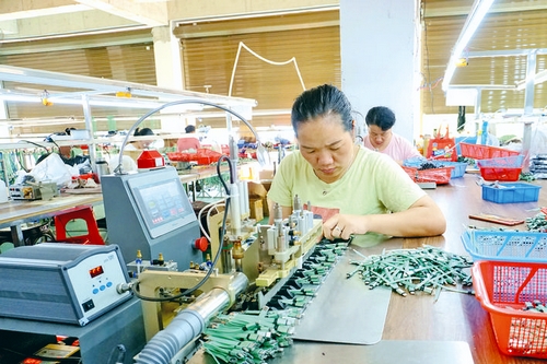 從江：電子企業(yè)迎產銷旺季