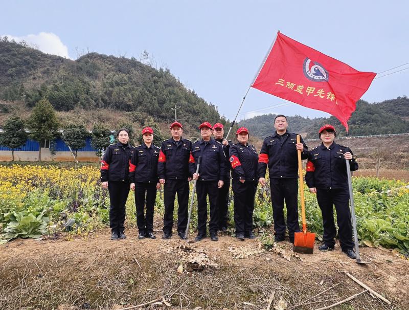 2025.3.04黨員志愿者開展植樹活動（李靜攝）.jpg